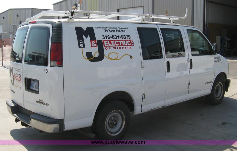 image for item 8090 1999 Chevrolet G2500 Express service van
