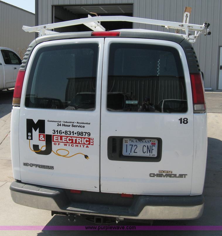 image for item 8090 1999 Chevrolet G2500 Express service van