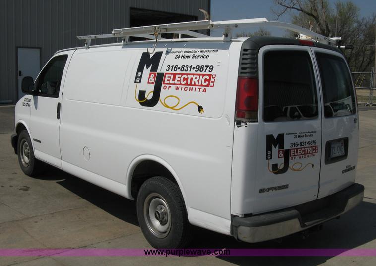 image for item 8090 1999 Chevrolet G2500 Express service van