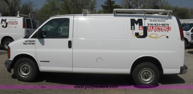 image for item 8090 1999 Chevrolet G2500 Express service van
