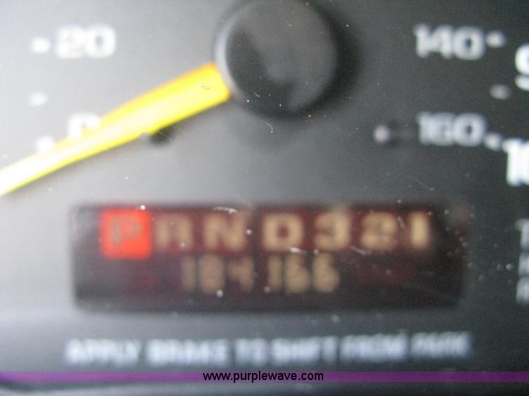 image for item 8090 1999 Chevrolet G2500 Express service van