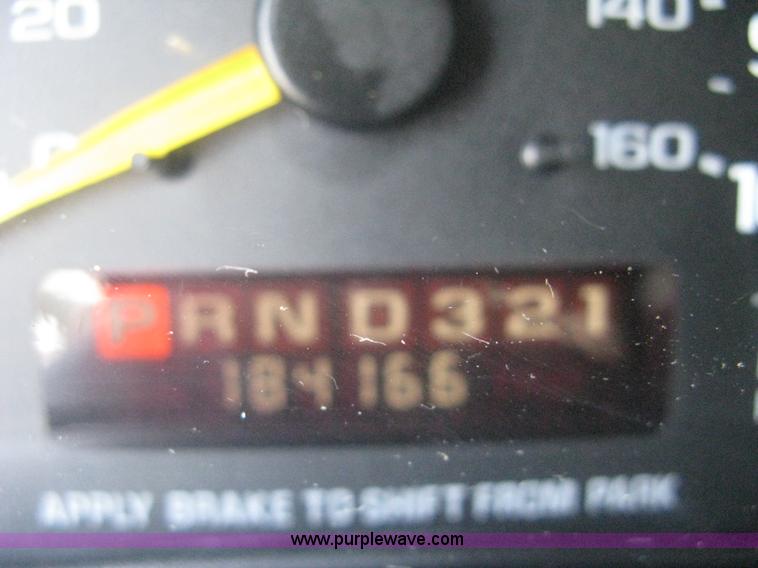 image for item 8090 1999 Chevrolet G2500 Express service van