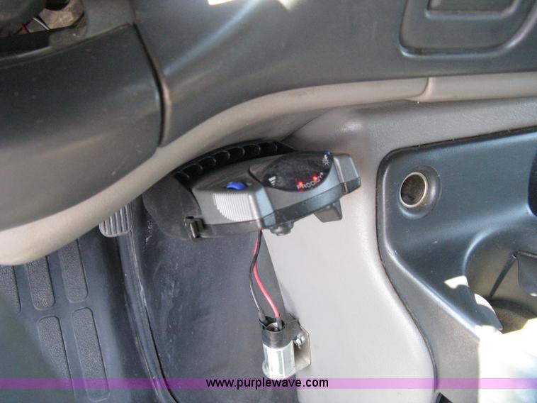 image for item 8090 1999 Chevrolet G2500 Express service van