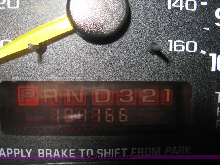 image for item 8090 1999 Chevrolet G2500 Express service van