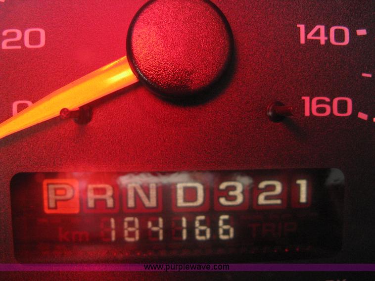 image for item 8090 1999 Chevrolet G2500 Express service van