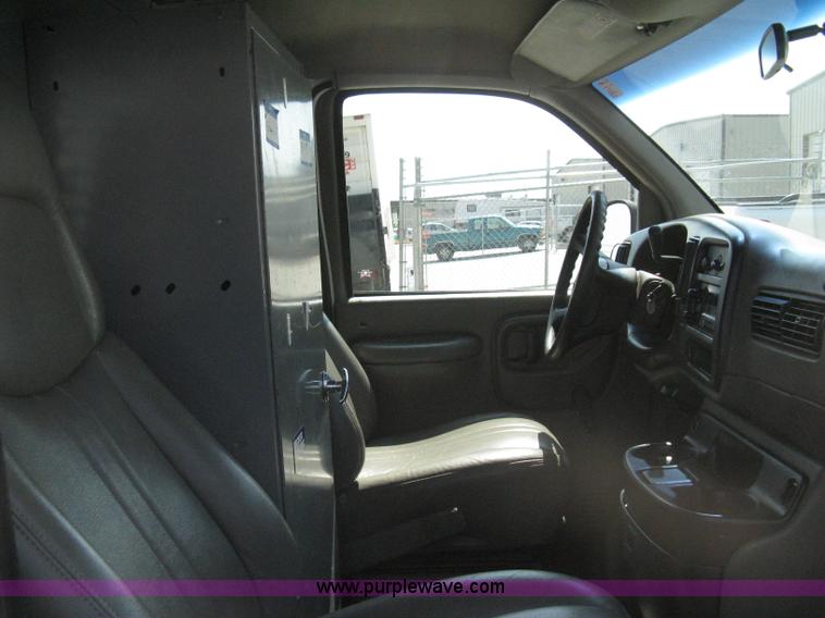 image for item 8090 1999 Chevrolet G2500 Express service van