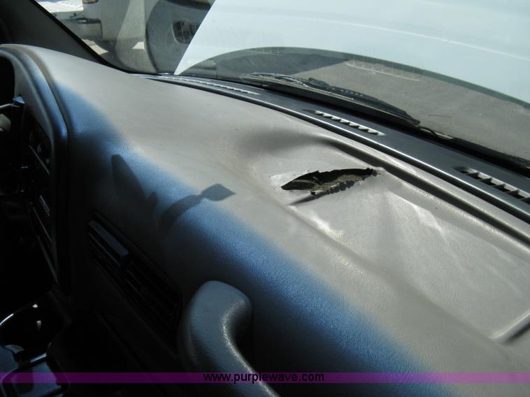 image for item 8090 1999 Chevrolet G2500 Express service van