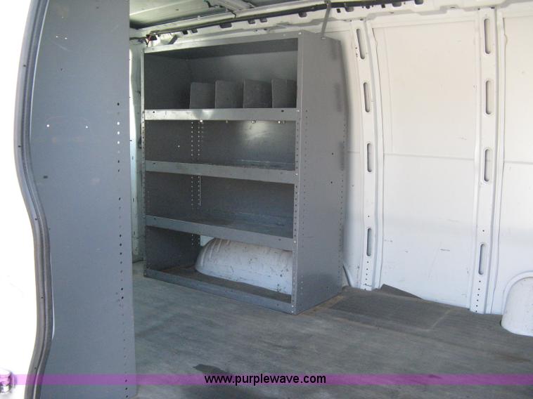 image for item 8090 1999 Chevrolet G2500 Express service van