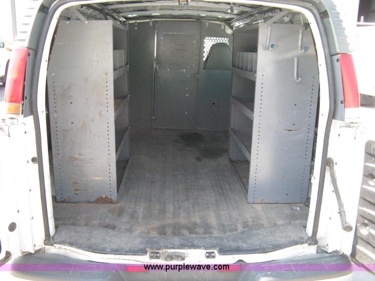 image for item 8090 1999 Chevrolet G2500 Express service van