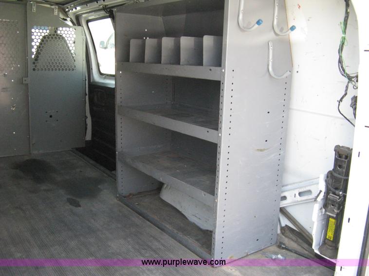 image for item 8090 1999 Chevrolet G2500 Express service van