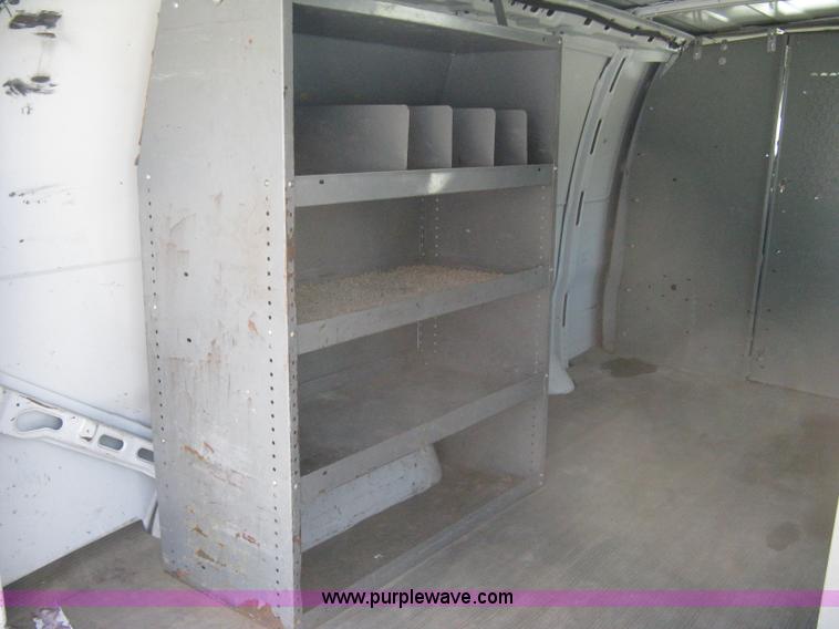 image for item 8090 1999 Chevrolet G2500 Express service van