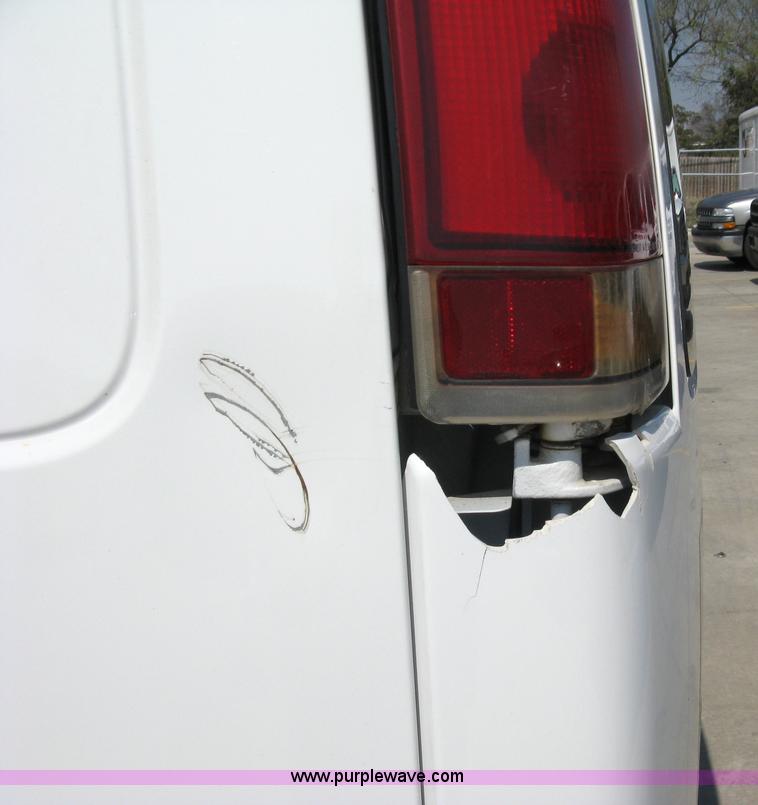 image for item 8090 1999 Chevrolet G2500 Express service van