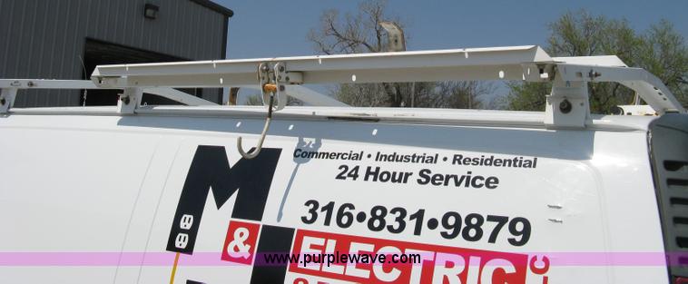 image for item 8090 1999 Chevrolet G2500 Express service van