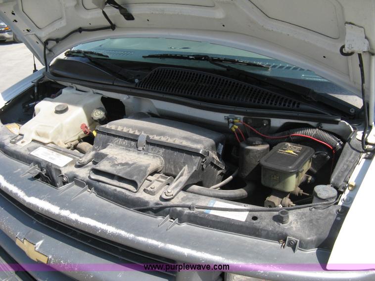 image for item 8090 1999 Chevrolet G2500 Express service van