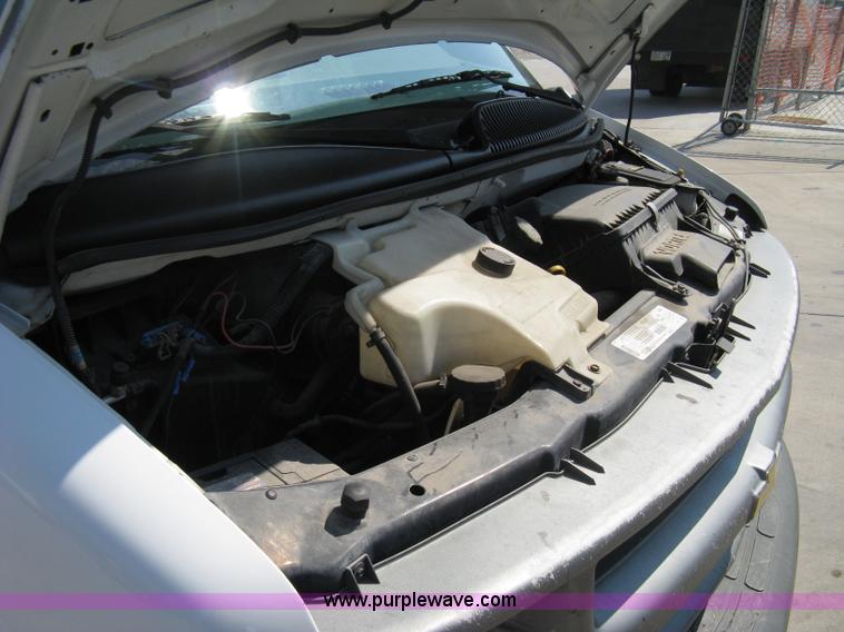 image for item 8090 1999 Chevrolet G2500 Express service van