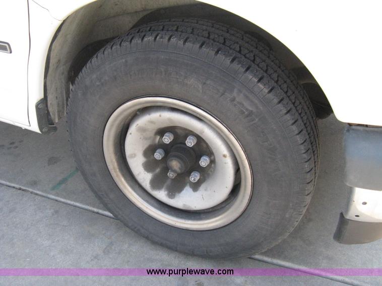 image for item 8090 1999 Chevrolet G2500 Express service van