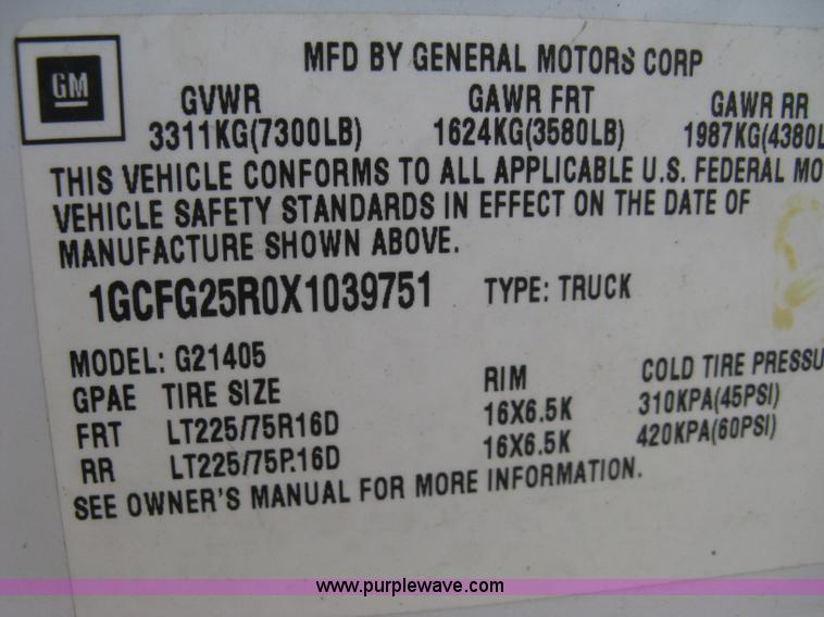 image for item 8090 1999 Chevrolet G2500 Express service van