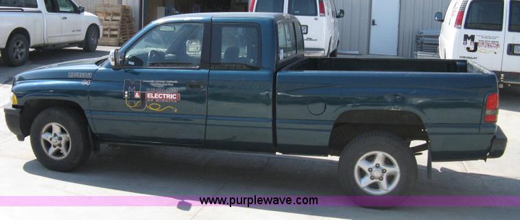 image for item 8093 1996 Dodge Ram 1500 club cab pickup truck