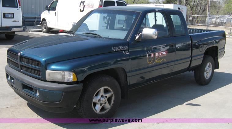image for item 8093 1996 Dodge Ram 1500 club cab pickup truck