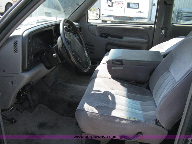 image for item 8093 1996 Dodge Ram 1500 club cab pickup truck