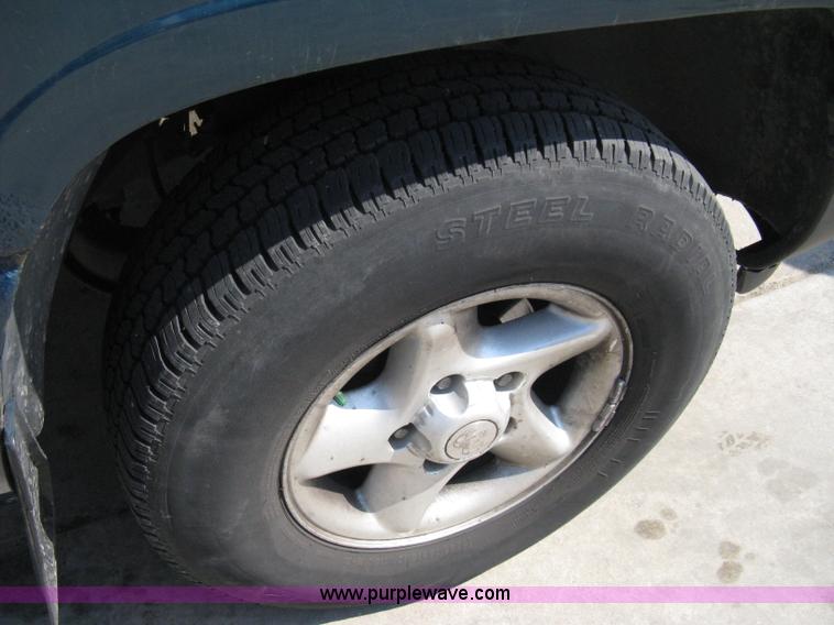 image for item 8093 1996 Dodge Ram 1500 club cab pickup truck