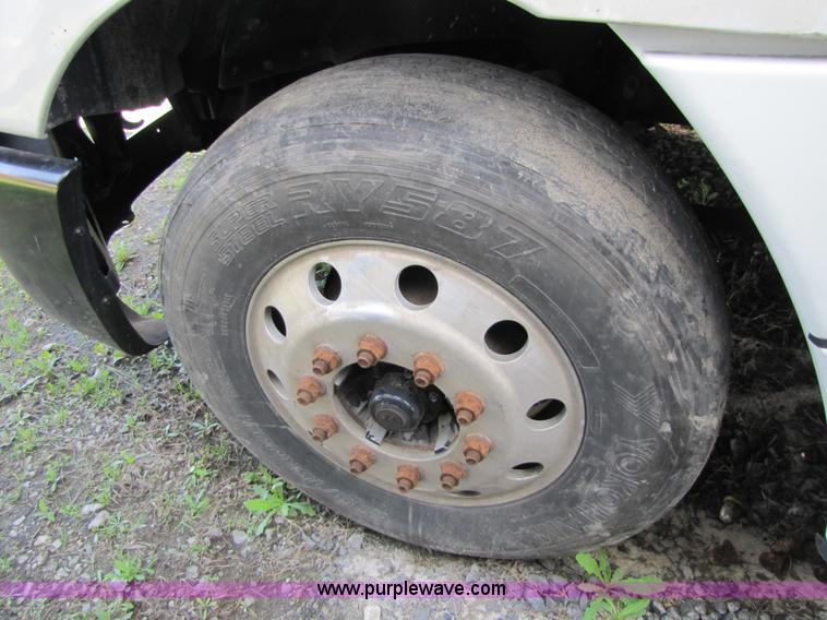 image for item 8529 2003 Freightliner Columbia semi truck