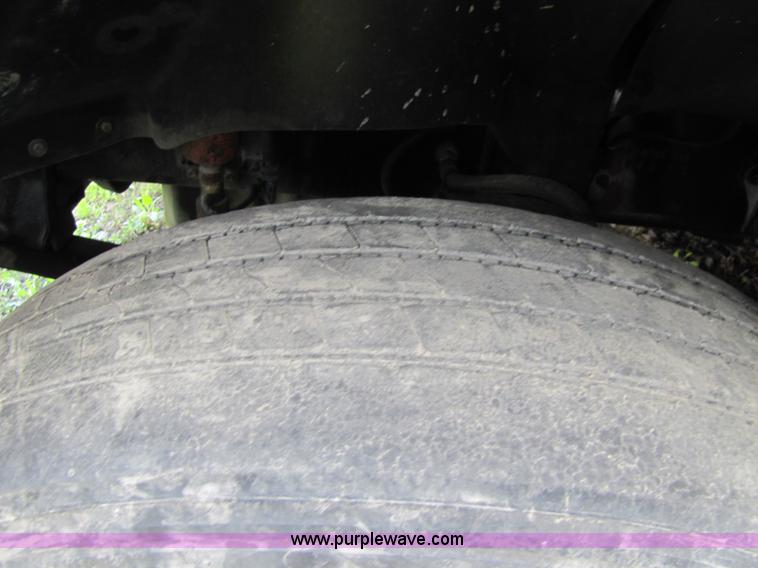 image for item 8529 2003 Freightliner Columbia semi truck