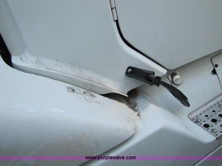 image for item 8529 2003 Freightliner Columbia semi truck