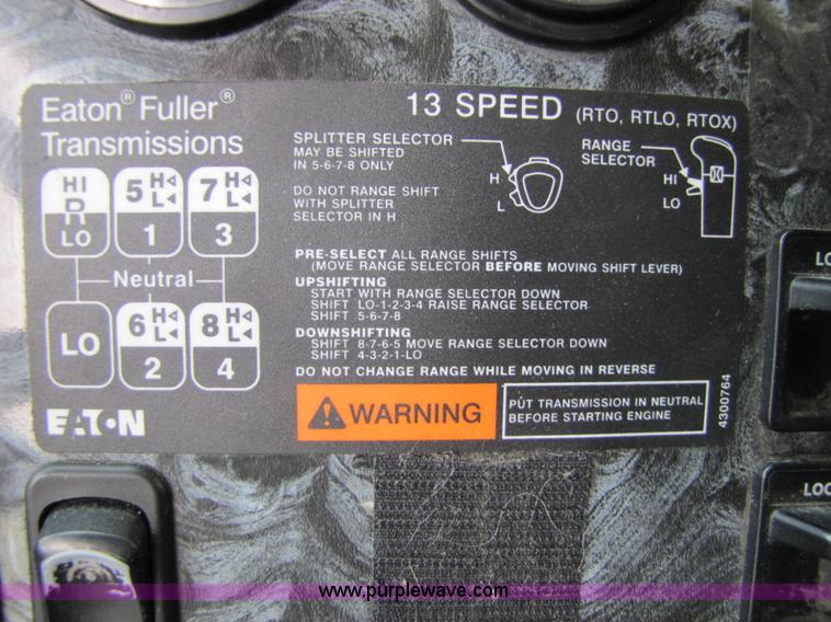 image for item 8529 2003 Freightliner Columbia semi truck