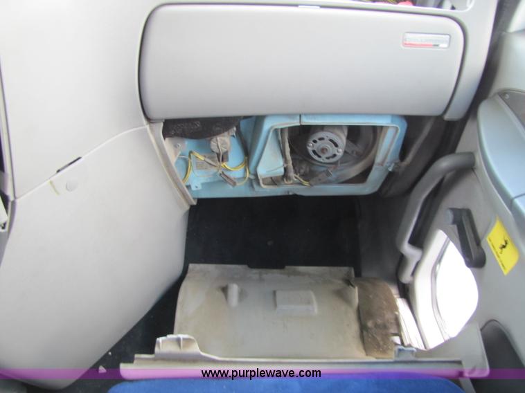 image for item 8529 2003 Freightliner Columbia semi truck