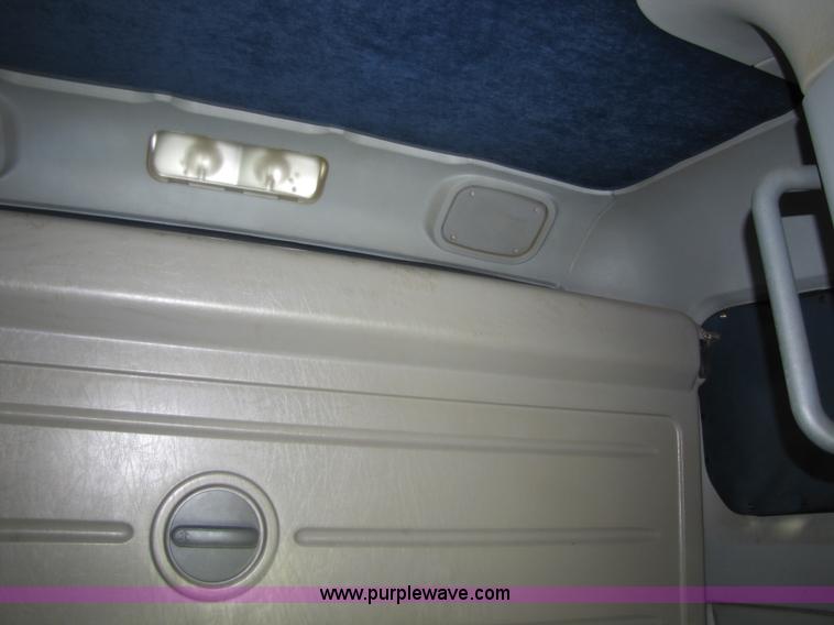 image for item 8529 2003 Freightliner Columbia semi truck