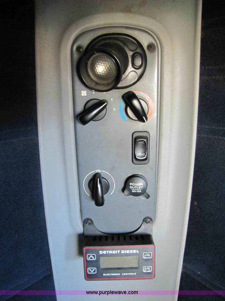 image for item 8529 2003 Freightliner Columbia semi truck