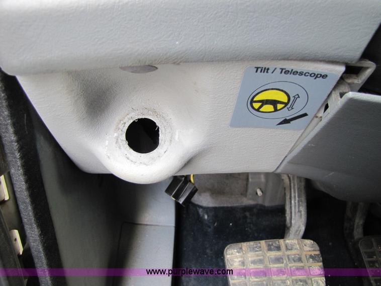 image for item 8529 2003 Freightliner Columbia semi truck