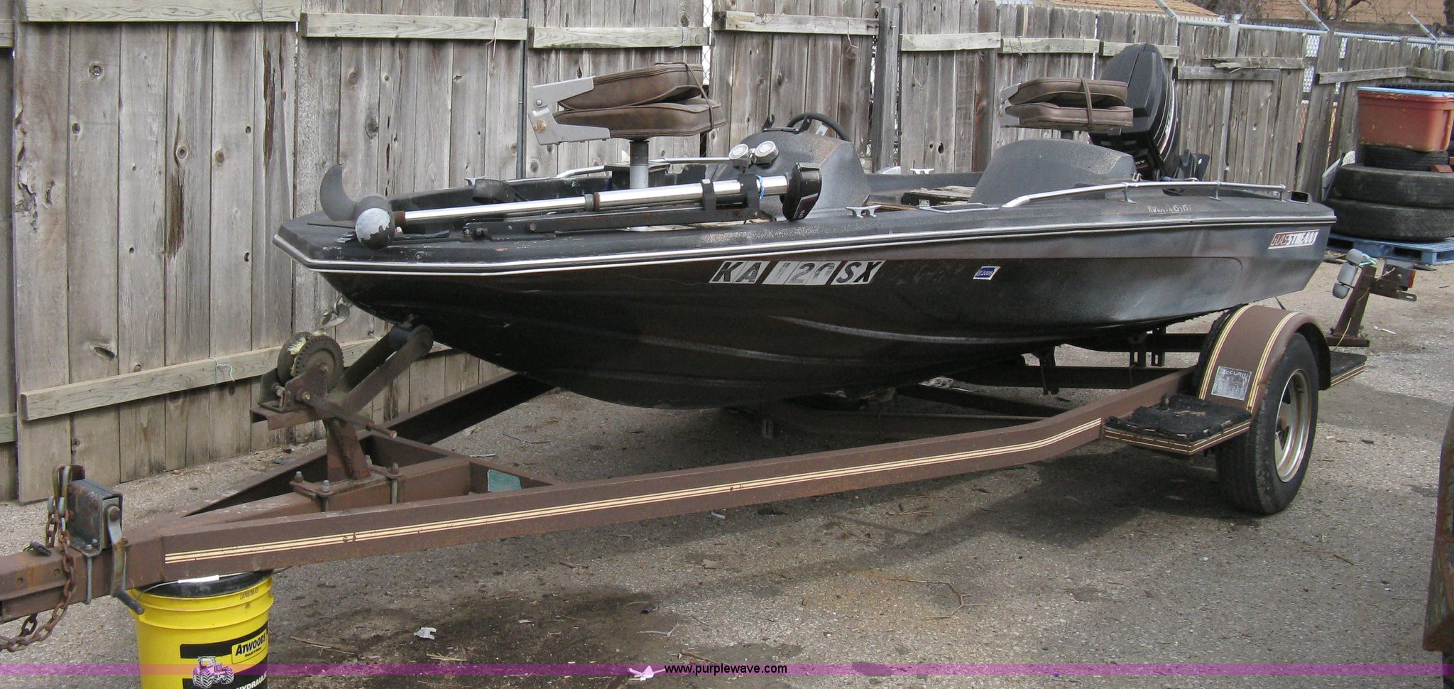 1982 Glasstream Hydra Bass 15V 15' fishing boat with trailer in Wichita