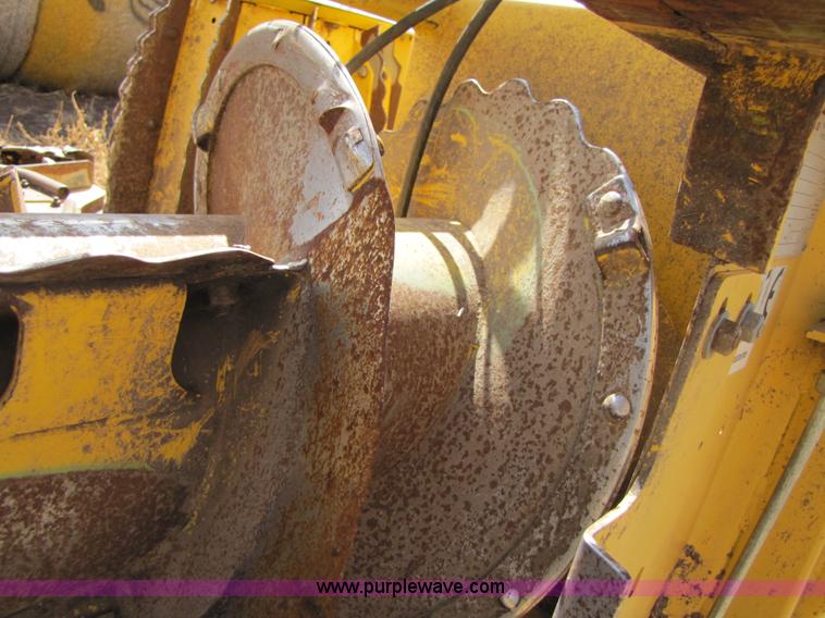 image for item 1021 2002 New Holland RI 450 forage header