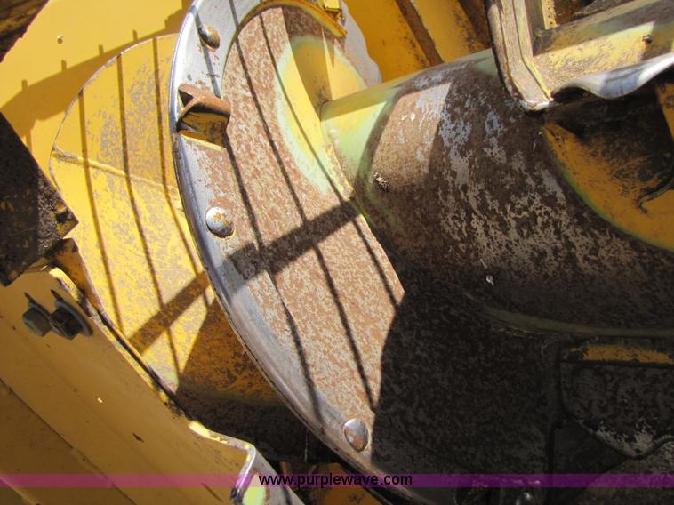 image for item 1021 2002 New Holland RI 450 forage header