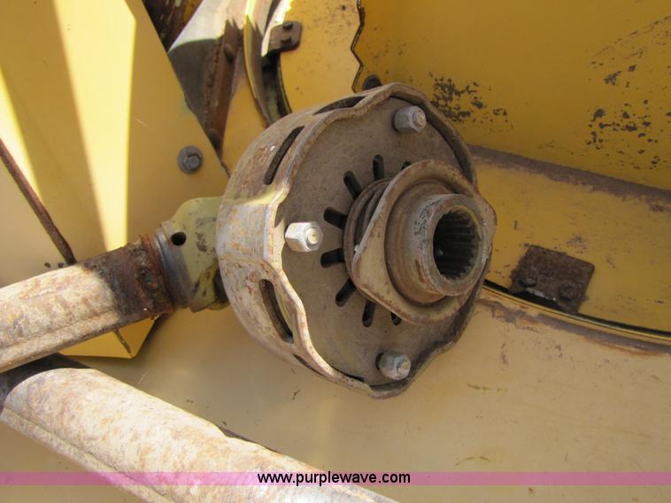 image for item 1021 2002 New Holland RI 450 forage header