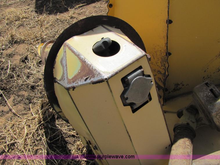 image for item 1021 2002 New Holland RI 450 forage header