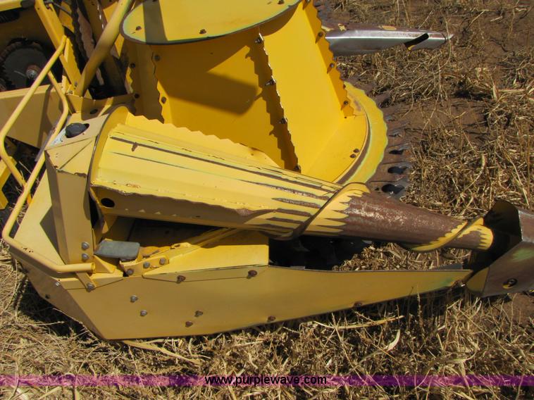image for item 1021 2002 New Holland RI 450 forage header