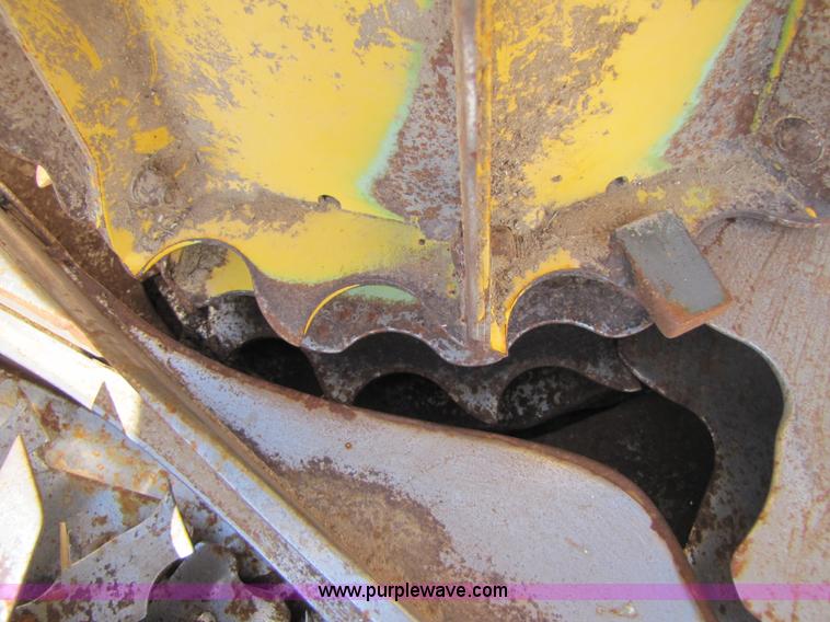 image for item 1021 2002 New Holland RI 450 forage header