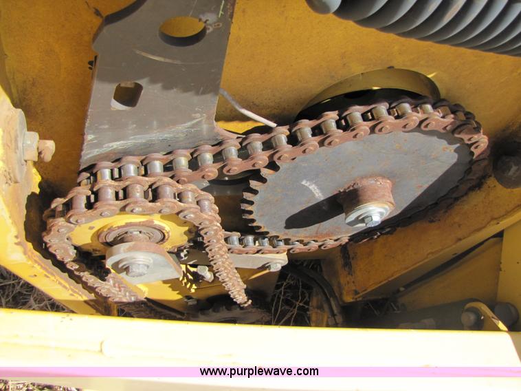 image for item 1021 2002 New Holland RI 450 forage header