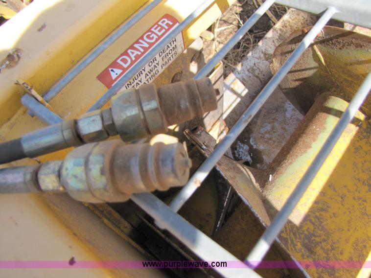 image for item 1021 2002 New Holland RI 450 forage header