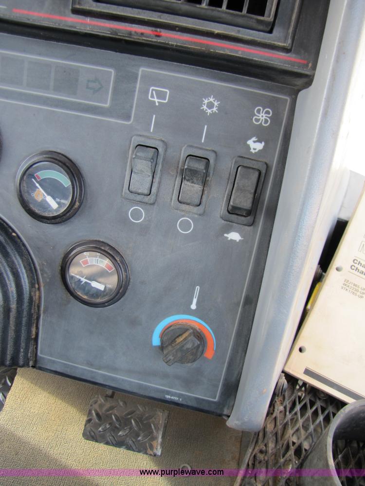 image for item 1022 1995 Caterpillar Challenger 85C track tractor