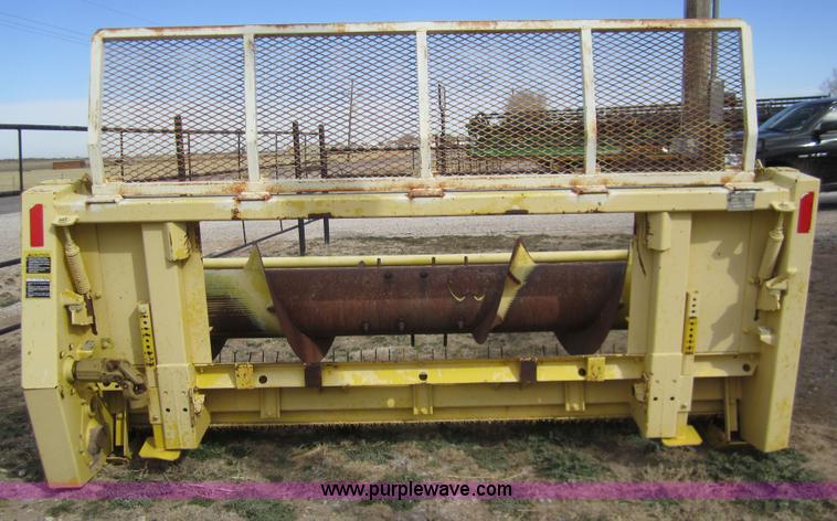 image for item 3009 John Deere 630A forage hay head