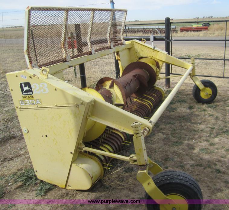 image for item 3009 John Deere 630A forage hay head