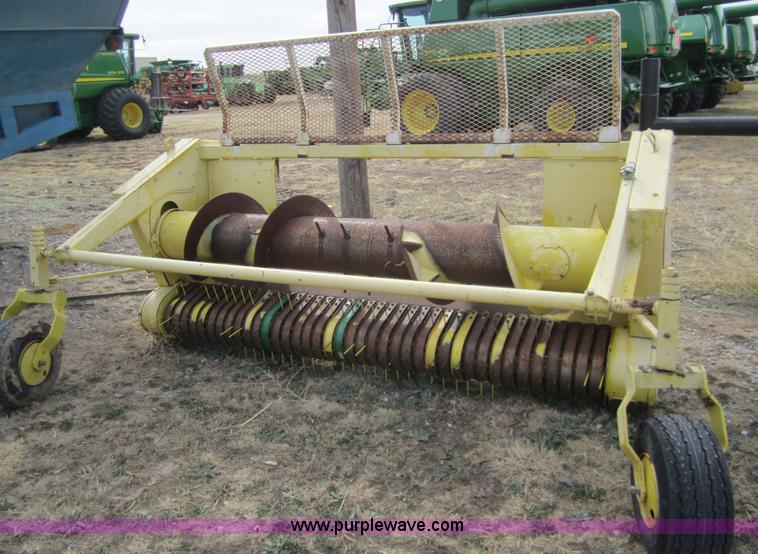 image for item 3009 John Deere 630A forage hay head