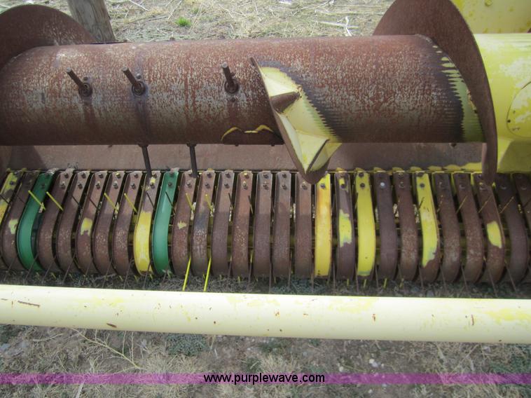 image for item 3009 John Deere 630A forage hay head