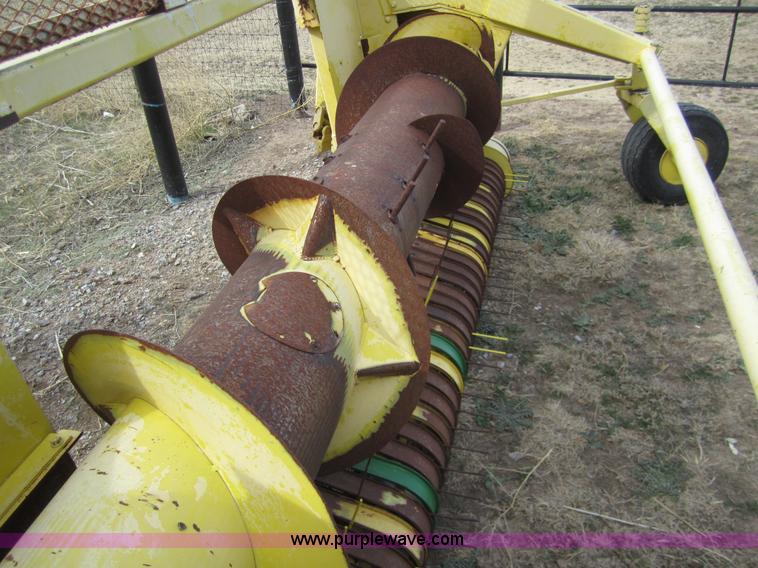 image for item 3009 John Deere 630A forage hay head