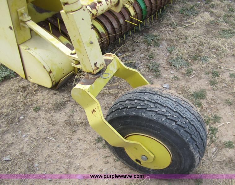 image for item 3009 John Deere 630A forage hay head