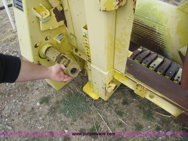image for item 3009 John Deere 630A forage hay head